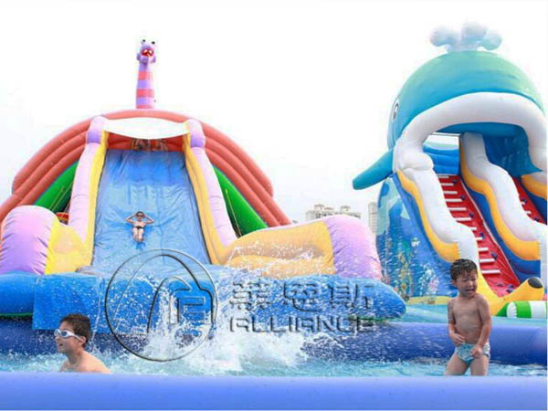 充氣水上樂園