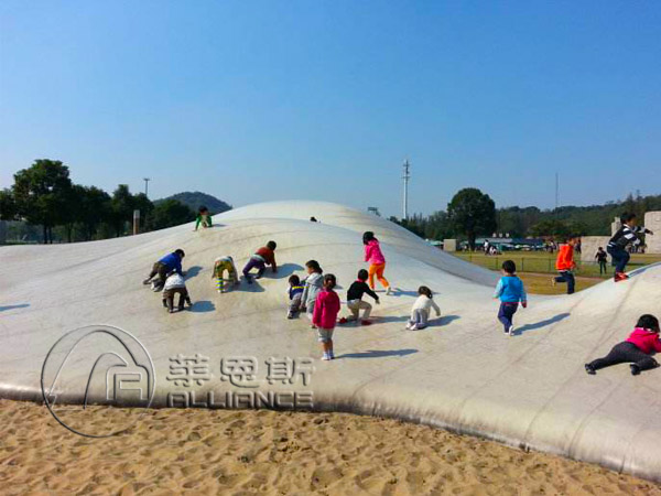 兒童充氣跳跳云蹦蹦云樂園