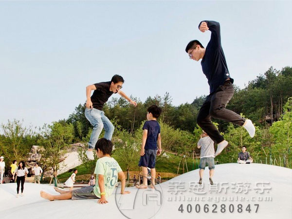 云朵蹦床