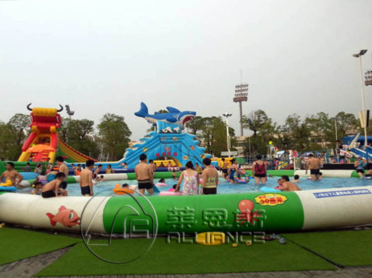 充氣式水樂園