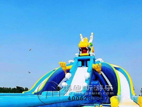 充氣水滑梯