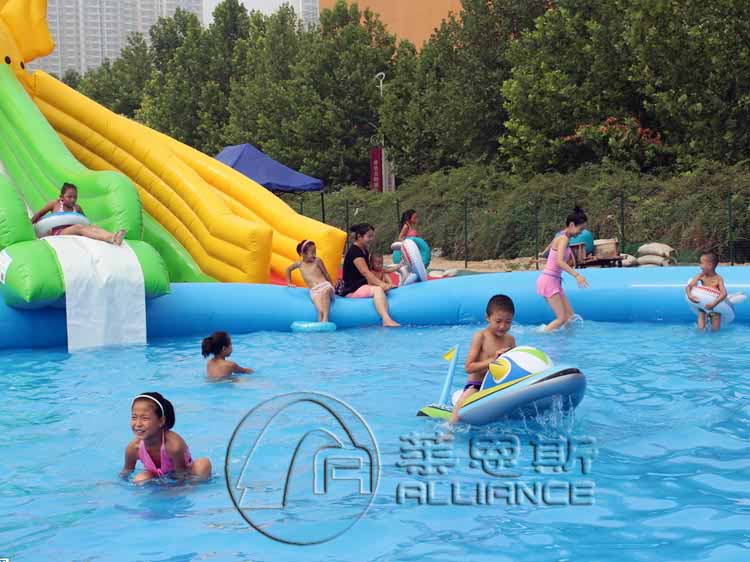 移動水上樂園