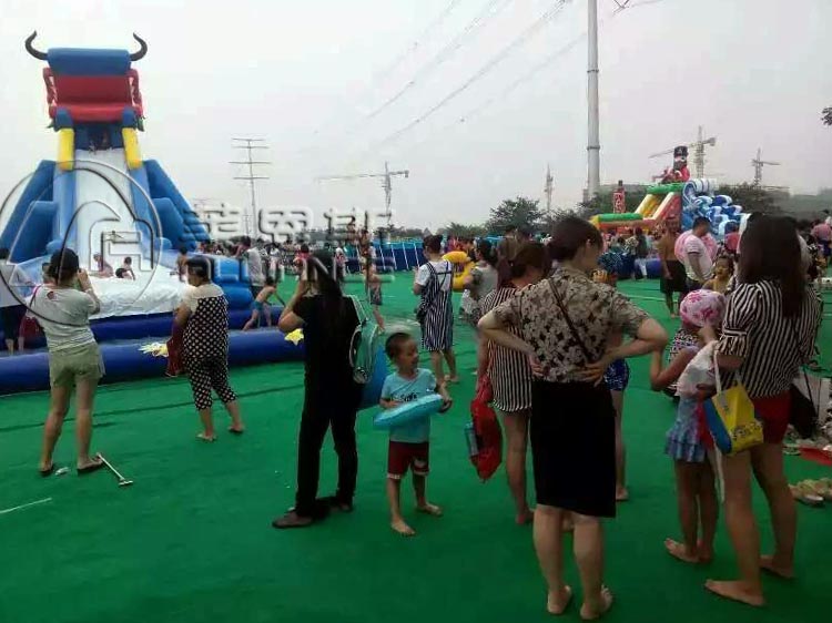 移動式水上樂園